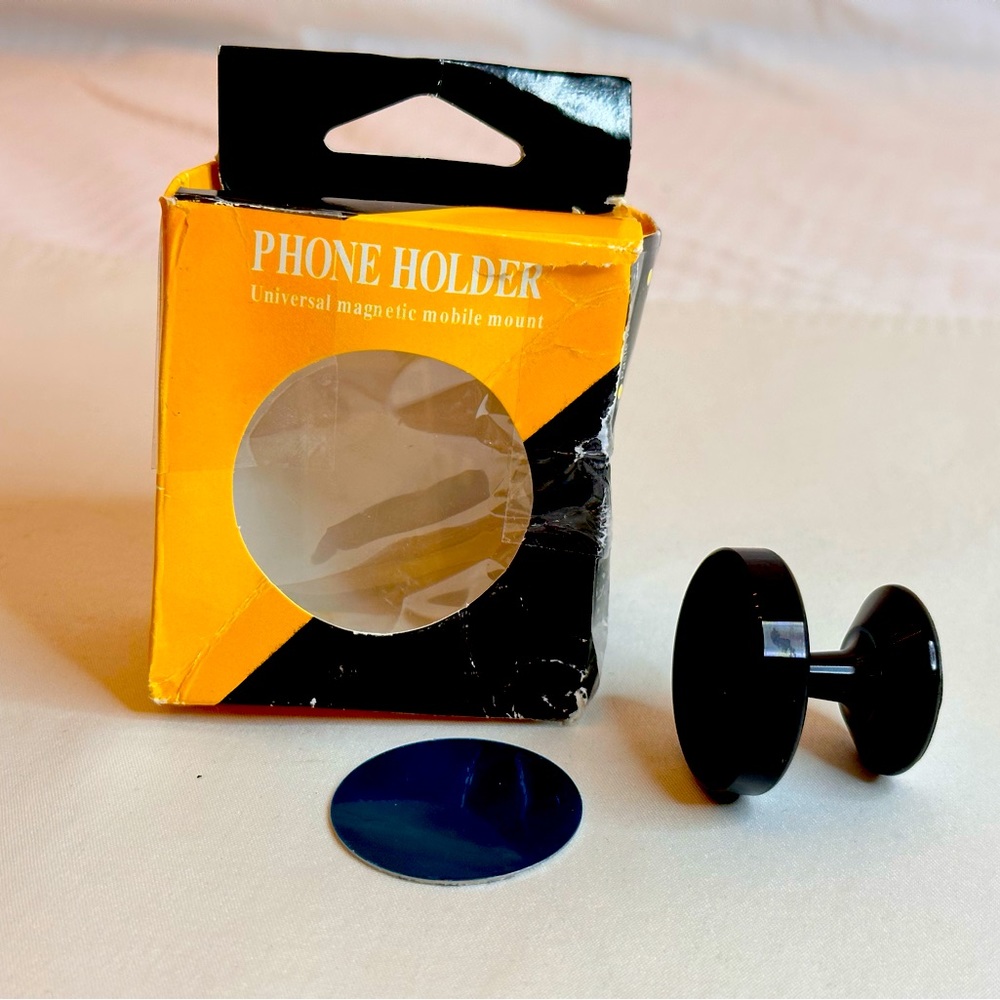 MAGNETIC PHONE HOLDER - Picture 3 of 3
